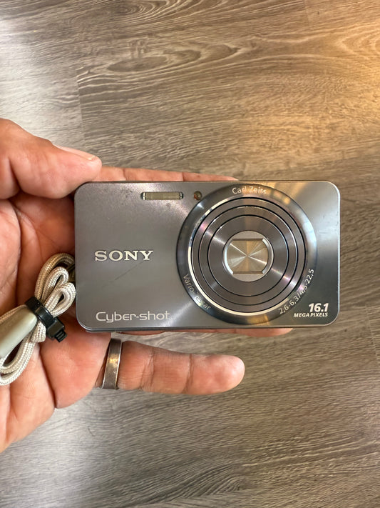 Y2k Sony Cybershot digital camera digicam