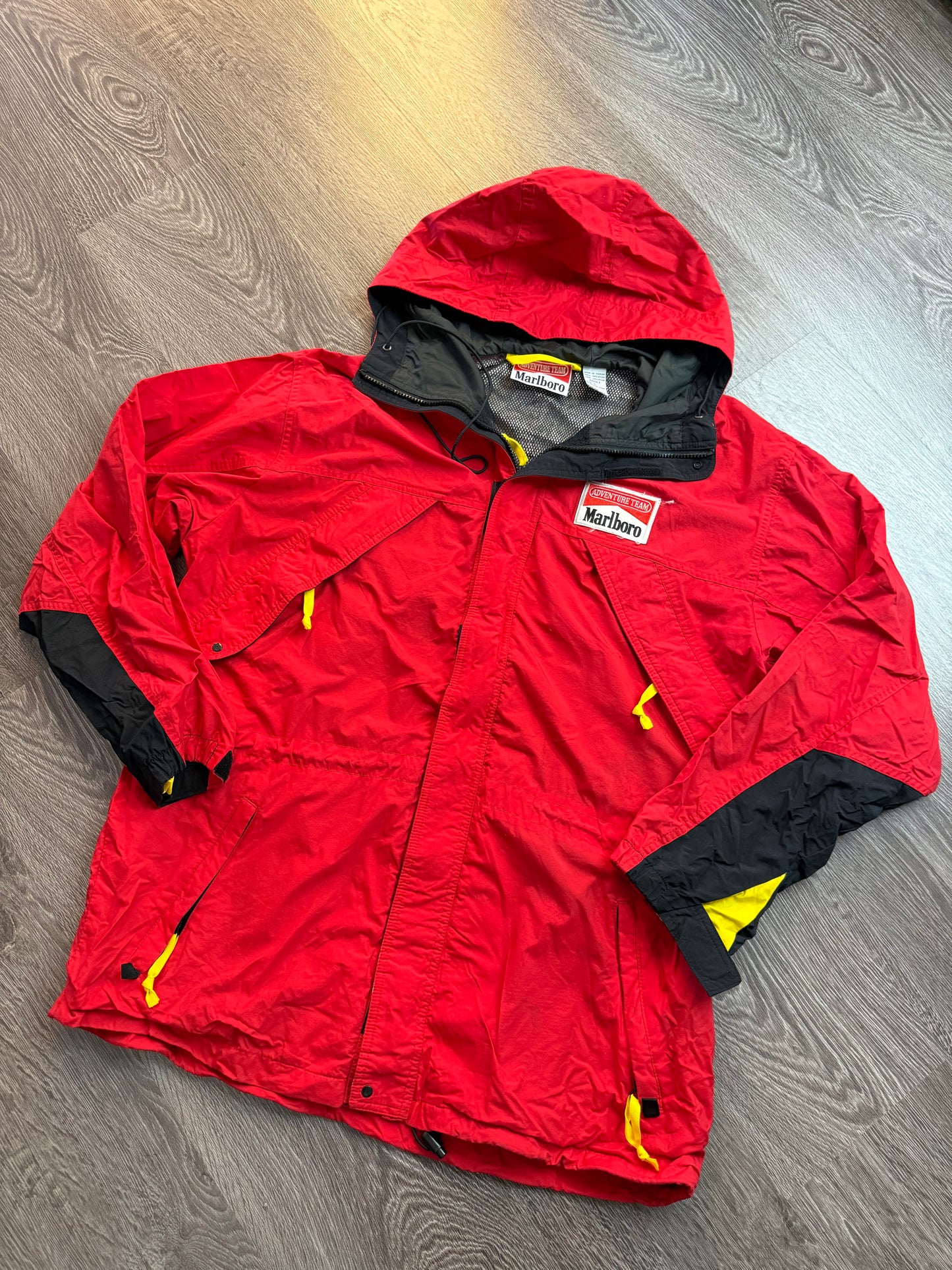 Vintage Marlboro smokes raincoat jacket sz.  Large