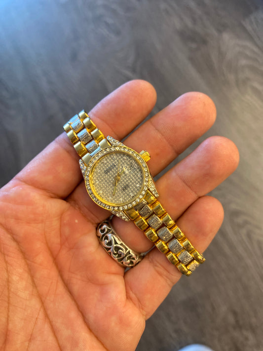 Vintage Geneve Gold Tone Quartz Small Lady’s Watch