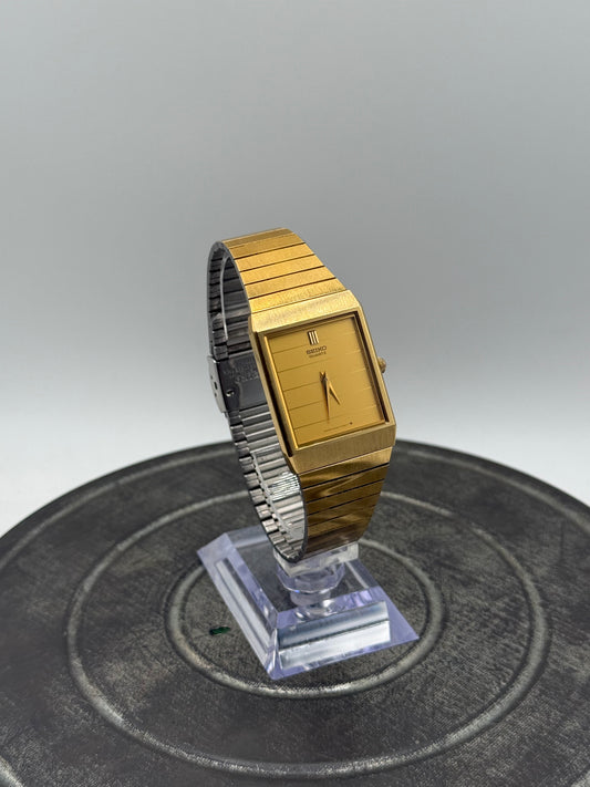 Vintage Seiko Quartz Rectangular Dress Watch – Gold Tone Dial & Integrated Bracelet, Minimalist Style