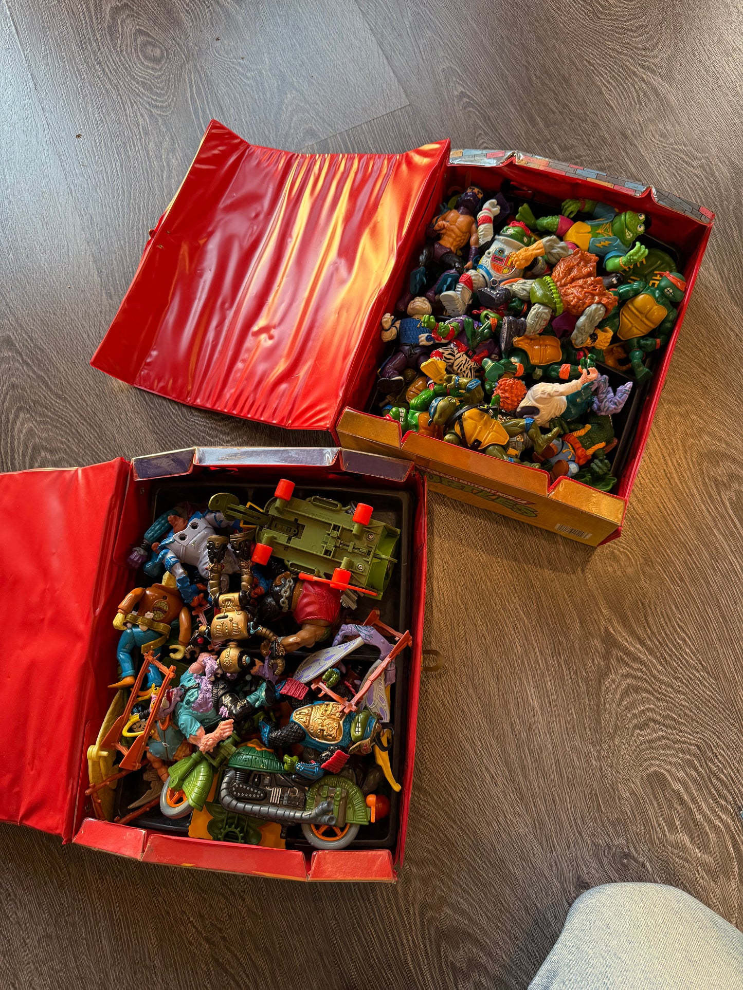 Vintage TMNT turtle lot with accessories