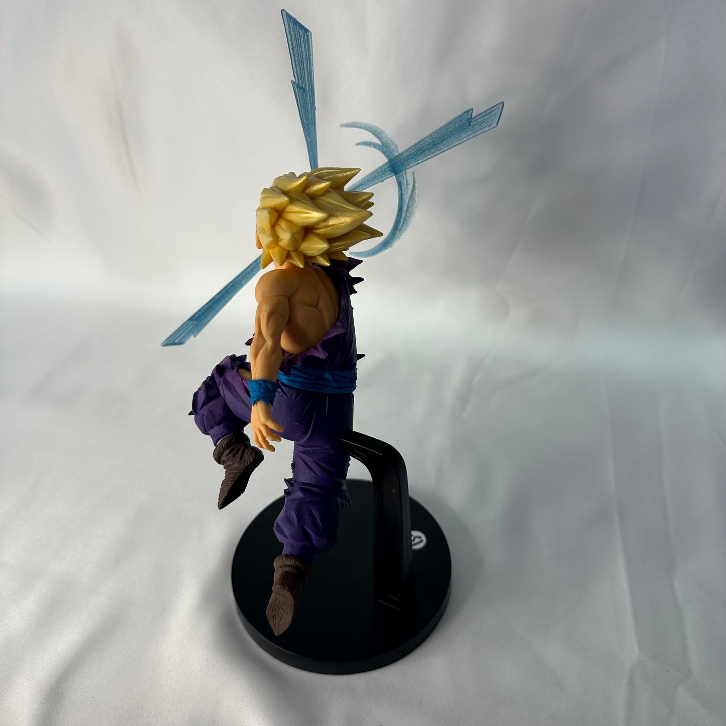 Gohan Super Saiyan 2 Gohan Figure w/ Kamehameha Effect & Stand