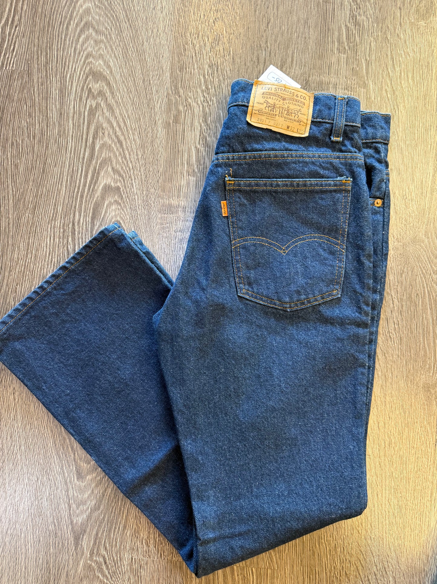Vintage Levi’s 20517 Dark Wash Bootcut Denim Jeans 32x30 Made in USA Orange Tag